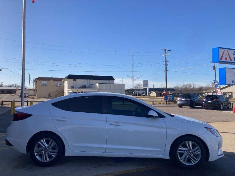 2019 Hyundai Elantra SEL's photo