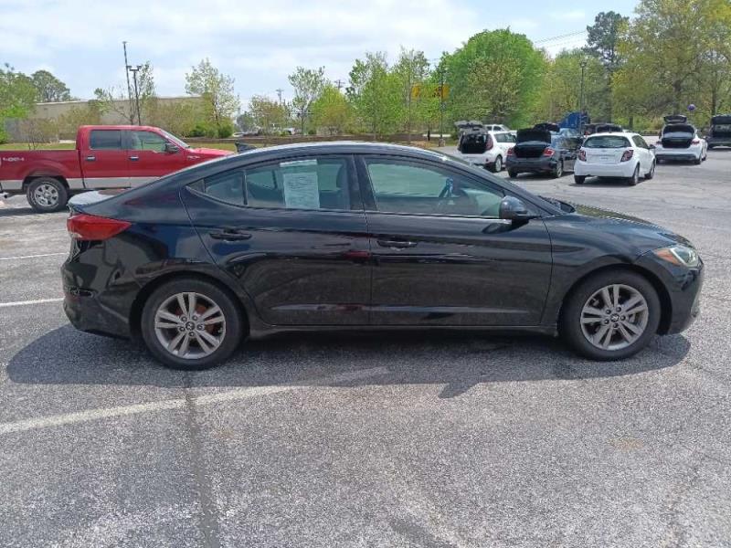 Image 4 of 2017 Hyundai Elantra SE