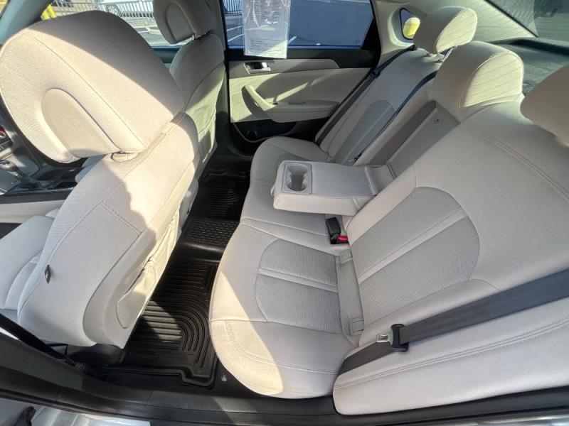 2016 Hyundai Sonata SE's photo