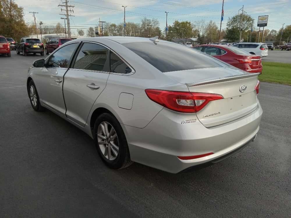 HYUNDAI SONATA BASE; SE