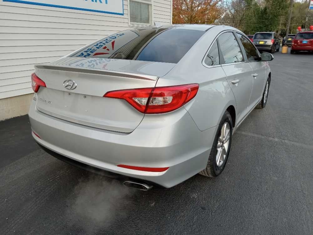 HYUNDAI SONATA BASE; SE