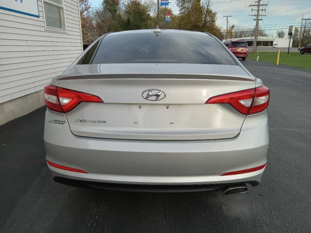 HYUNDAI SONATA BASE; SE