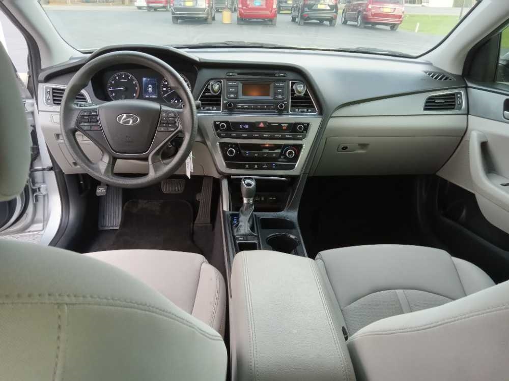 HYUNDAI SONATA BASE; SE