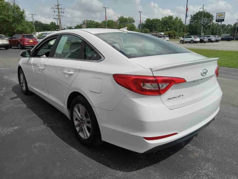 HYUNDAI SONATA BASE; SE