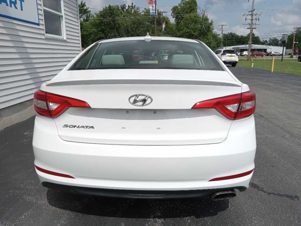 HYUNDAI SONATA BASE; SE