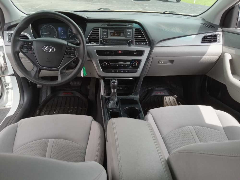 HYUNDAI SONATA BASE; SE