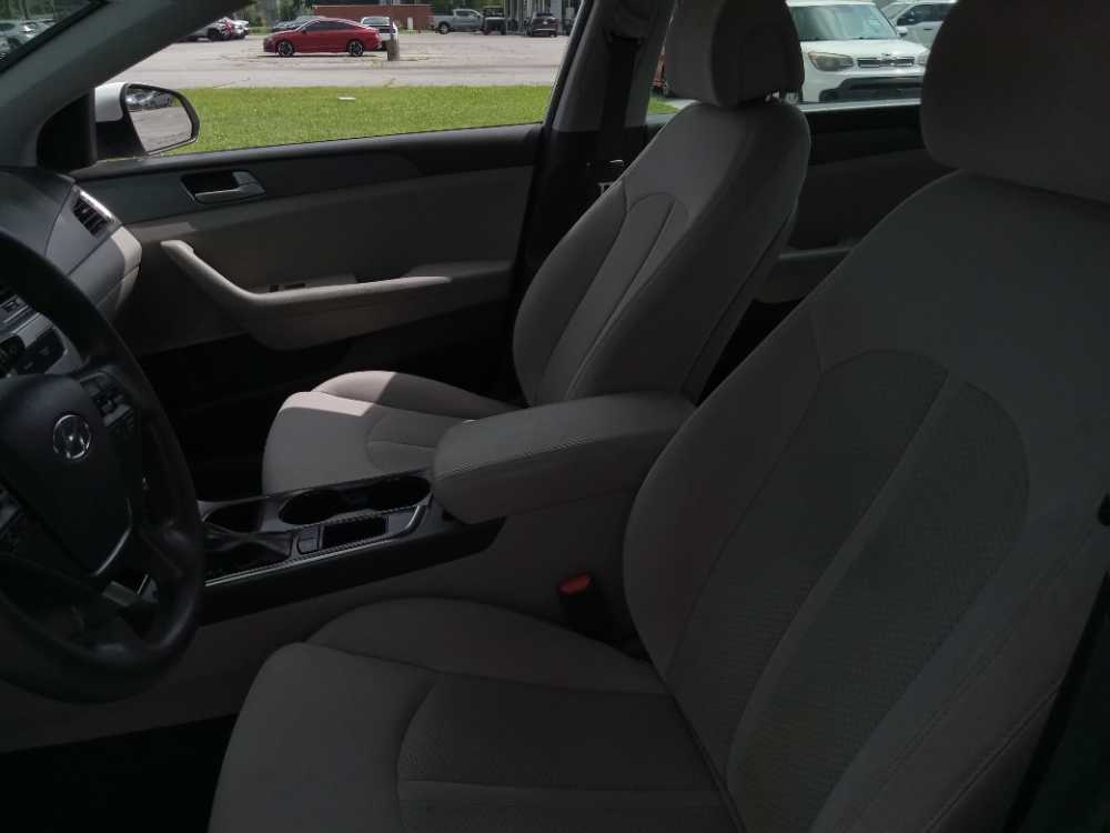 HYUNDAI SONATA BASE; SE