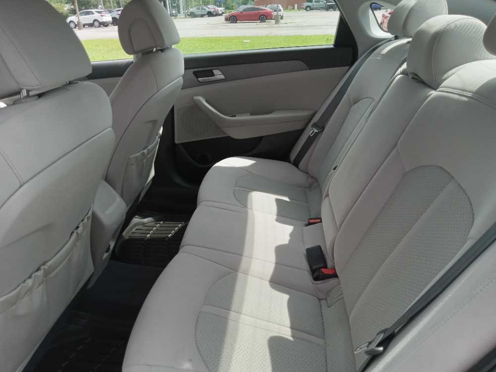 HYUNDAI SONATA BASE; SE