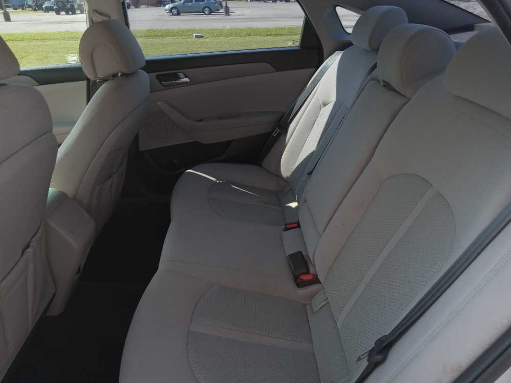 HYUNDAI SONATA BASE; SE