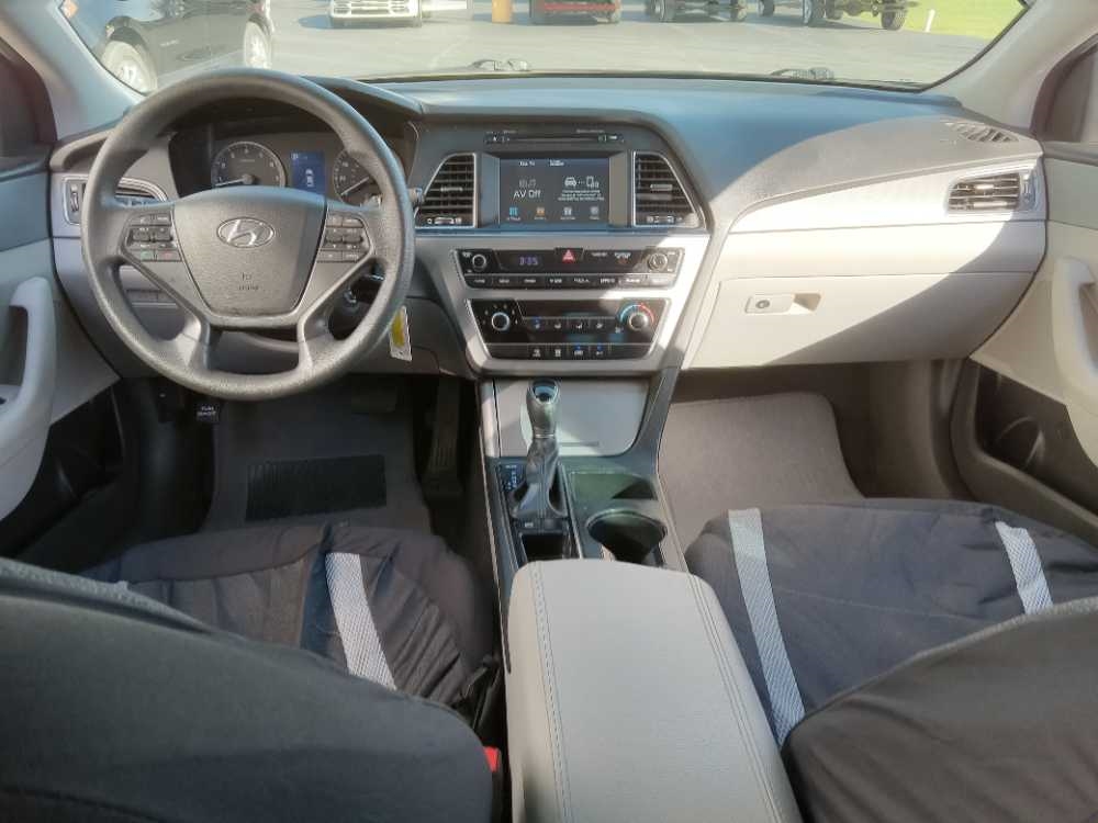 HYUNDAI SONATA BASE; SE