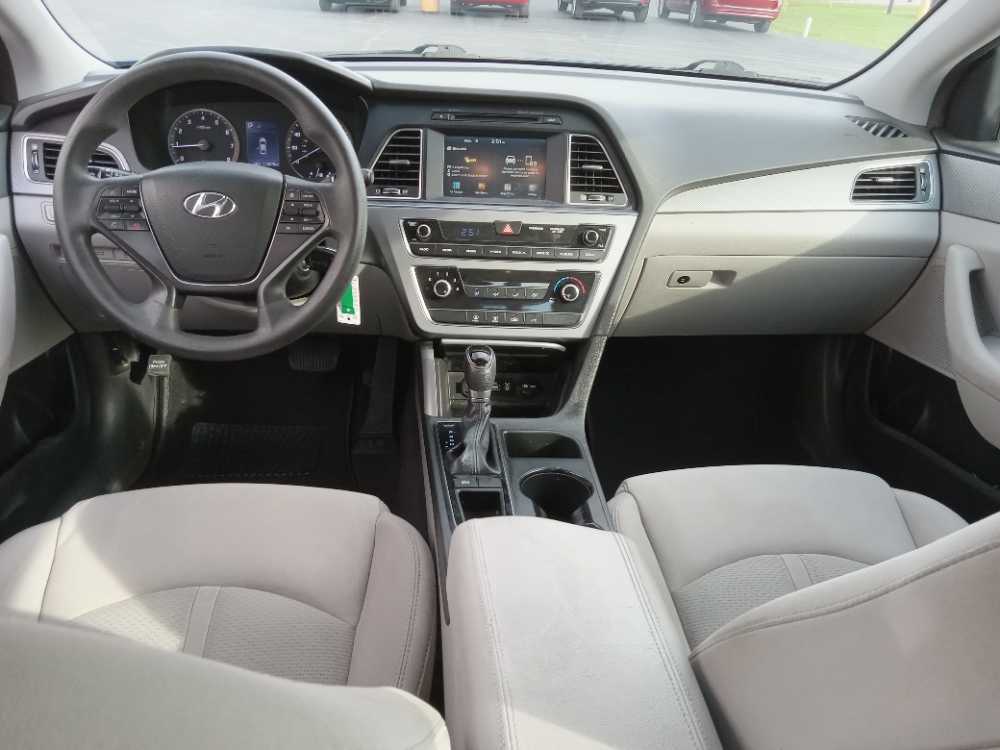 HYUNDAI SONATA BASE; SE