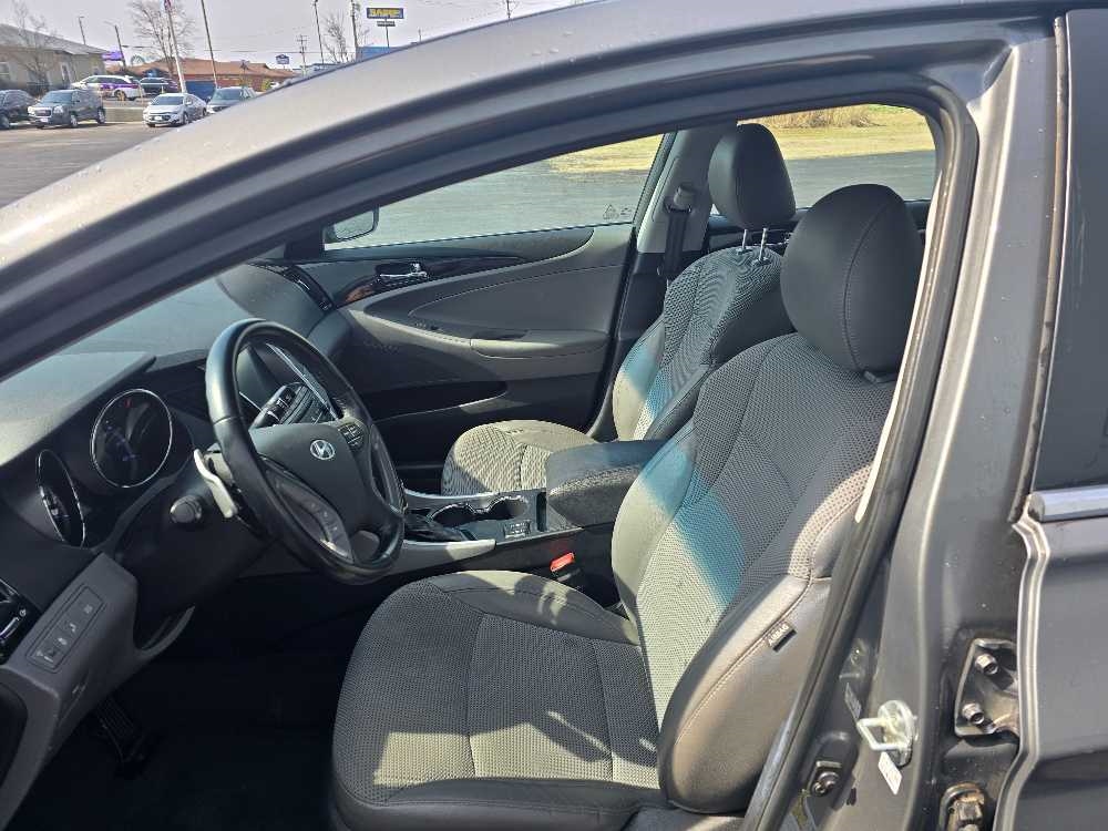 HYUNDAI SONATA LIMITED; SE