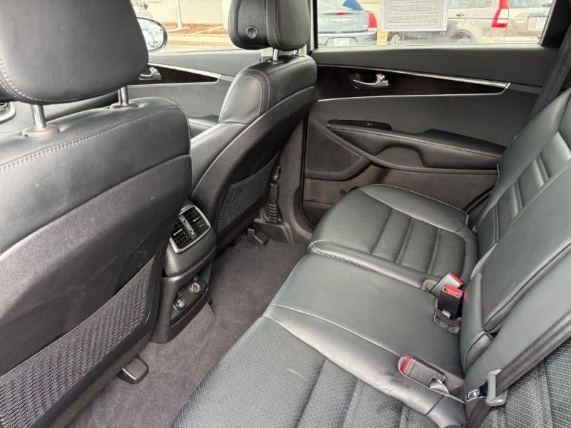 2017 Kia Sorento L's photo