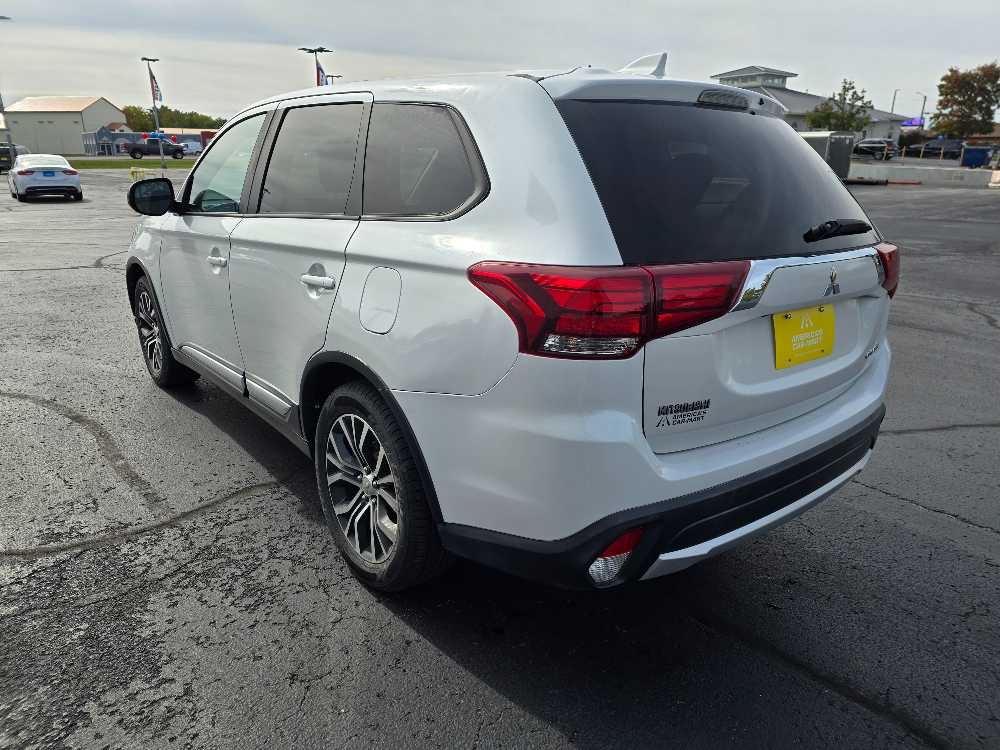 MITSUBISHI OUTLANDER ES