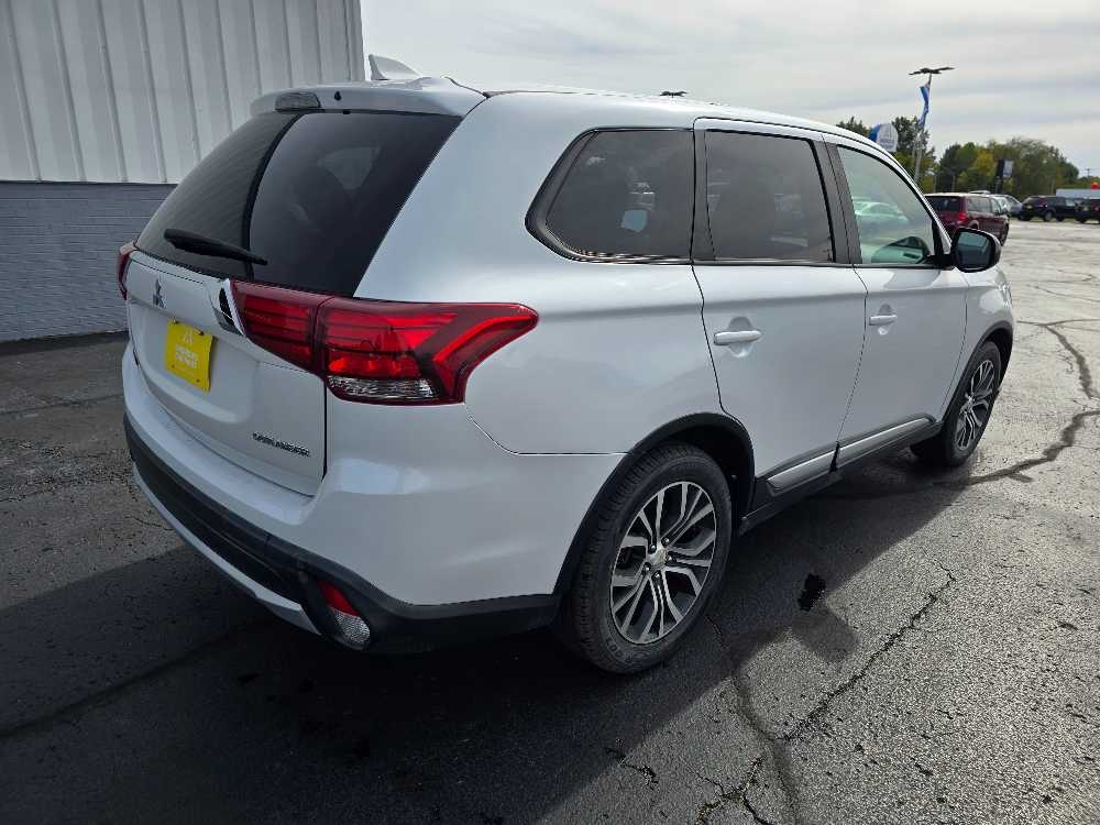 MITSUBISHI OUTLANDER ES