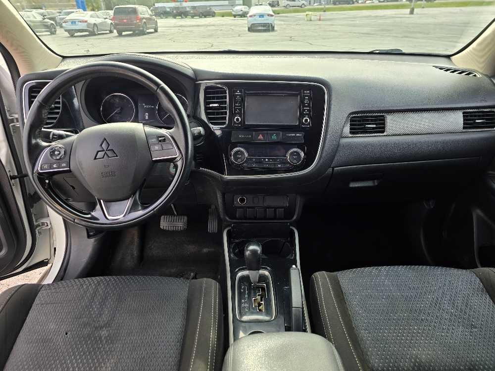 MITSUBISHI OUTLANDER ES