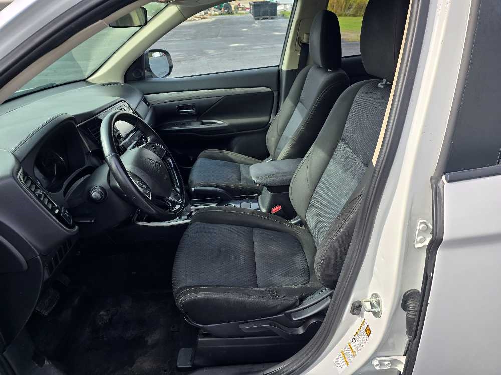 MITSUBISHI OUTLANDER ES