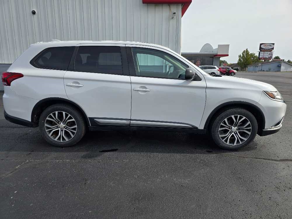 MITSUBISHI OUTLANDER ES