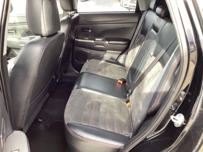 2018 Mitsubishi Outlander SE's photo