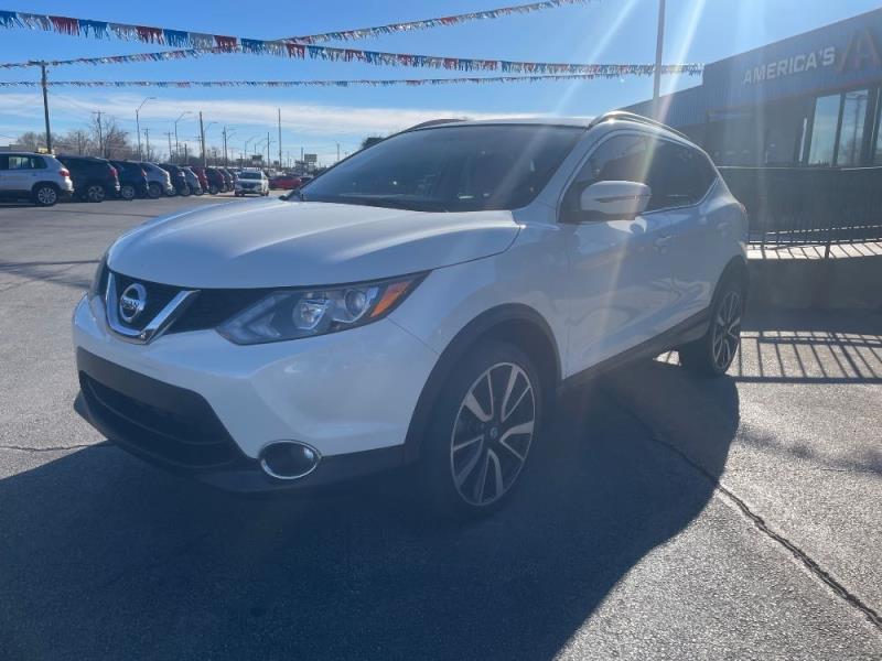 2017 Nissan Rogue Sport SL's photo