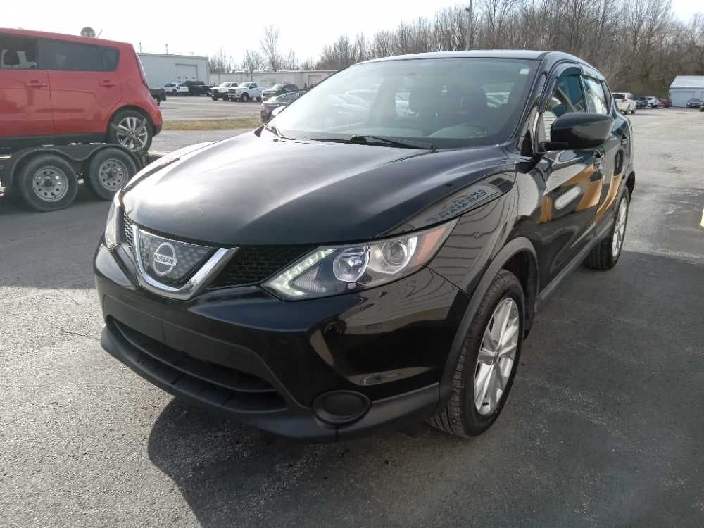 2018 Nissan Rogue Sport S's photo