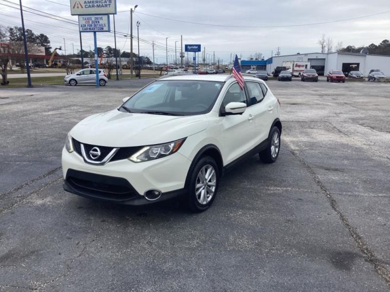 2017 Nissan Rogue Sport SV's photo