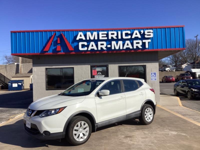 2017 Nissan Rogue Sport S's photo