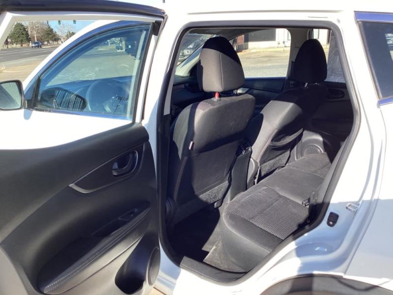 2017 Nissan Rogue Sport S's photo