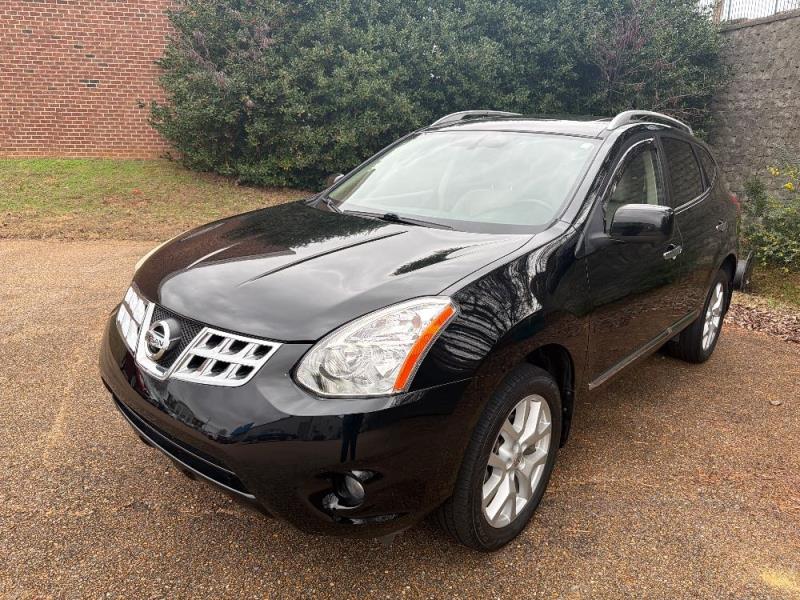 2013 Nissan Rogue SV's photo