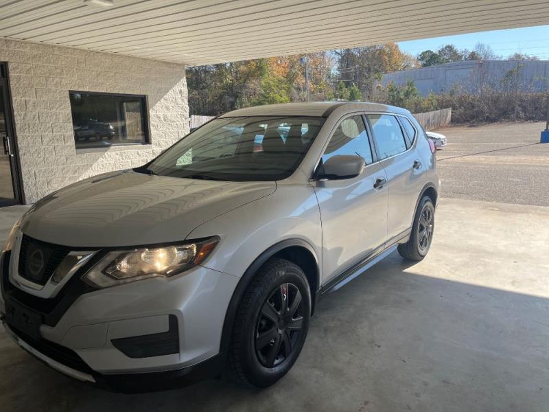 2017 Nissan Rogue S's photo