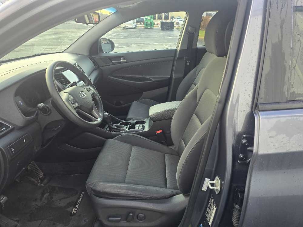 HYUNDAI TUCSON BASE; SPORT;