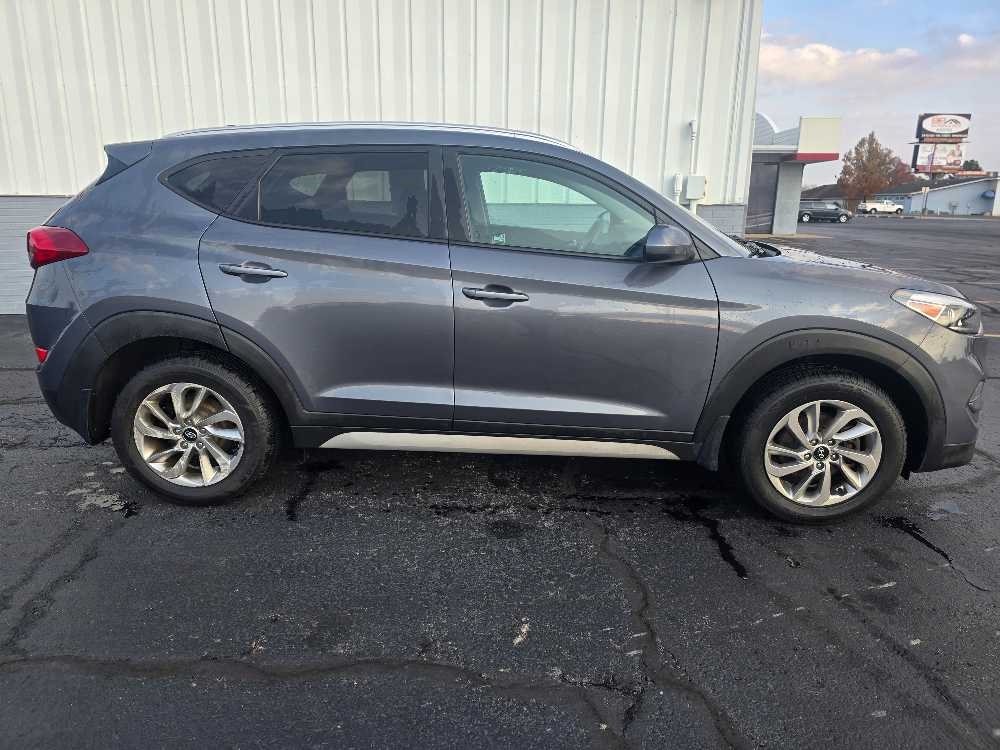 HYUNDAI TUCSON BASE; SPORT;