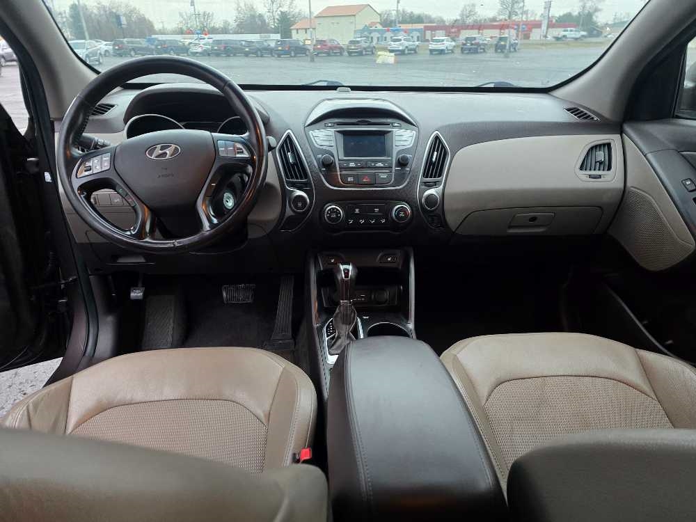 HYUNDAI TUCSON LIMITED; SE