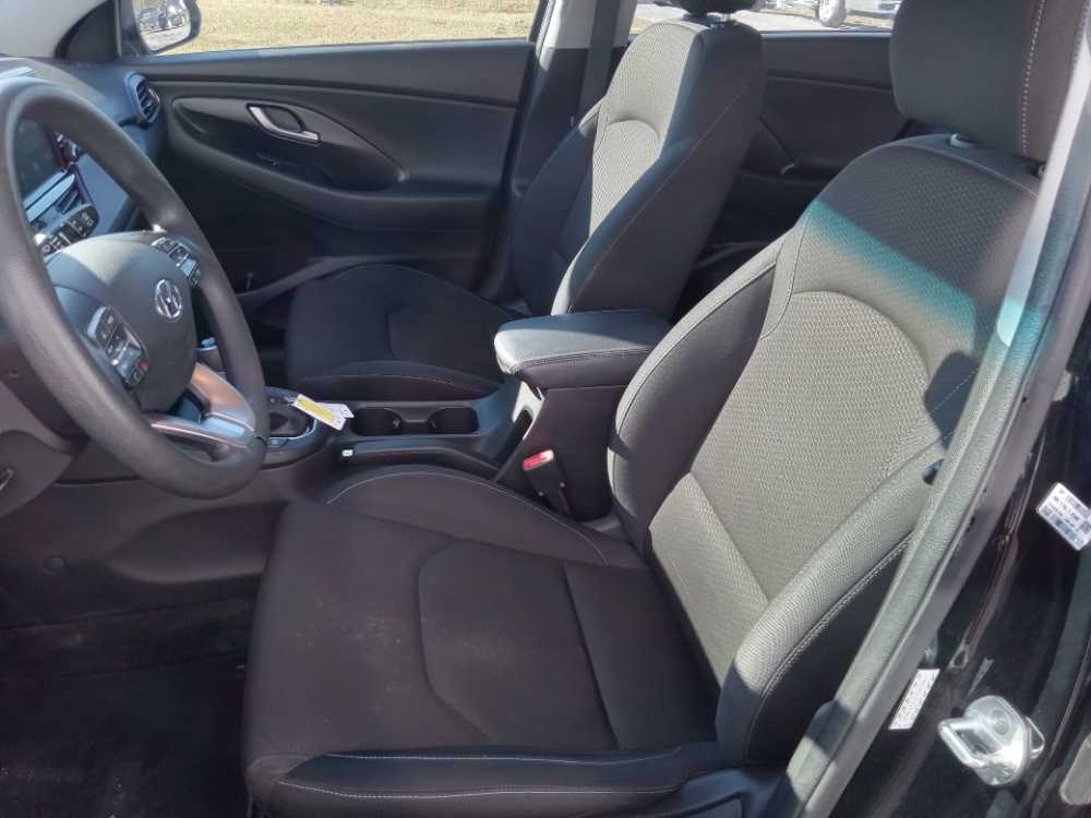 HYUNDAI ELANTRA GT BASE