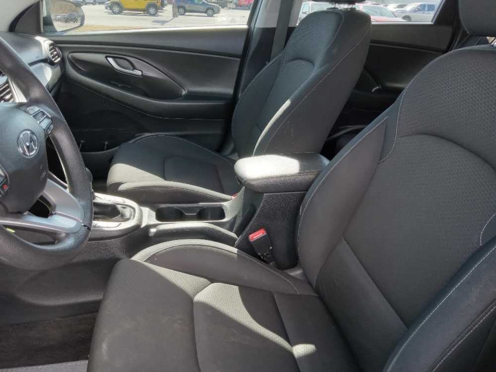 HYUNDAI ELANTRA GT BASE