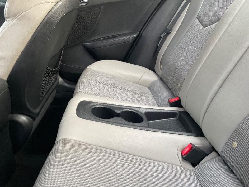 2013 Hyundai Veloster Base's photo