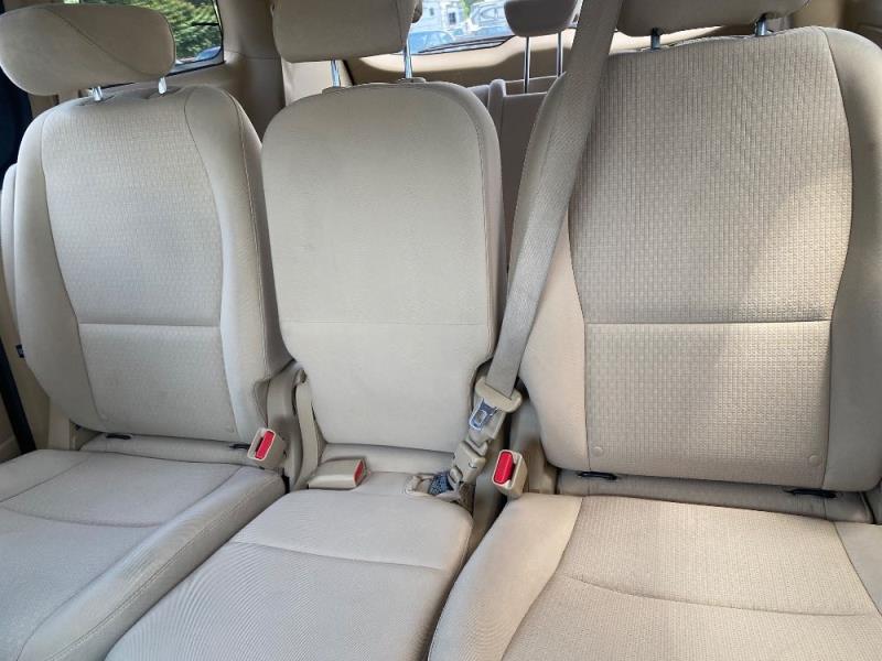 2016 Kia Sedona LX's photo