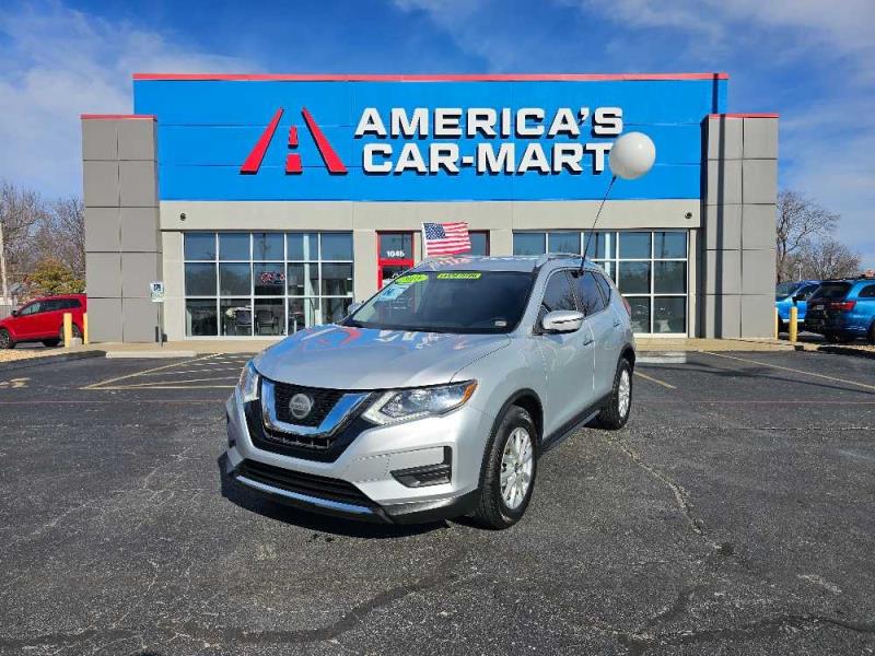 2018 Nissan Rogue SV's photo