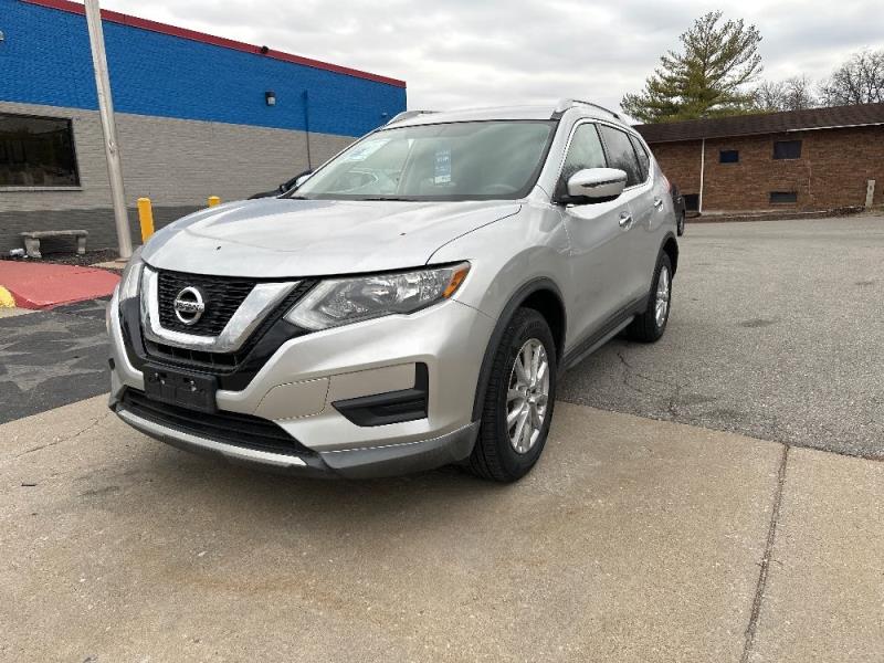2017 Nissan Rogue SV's photo