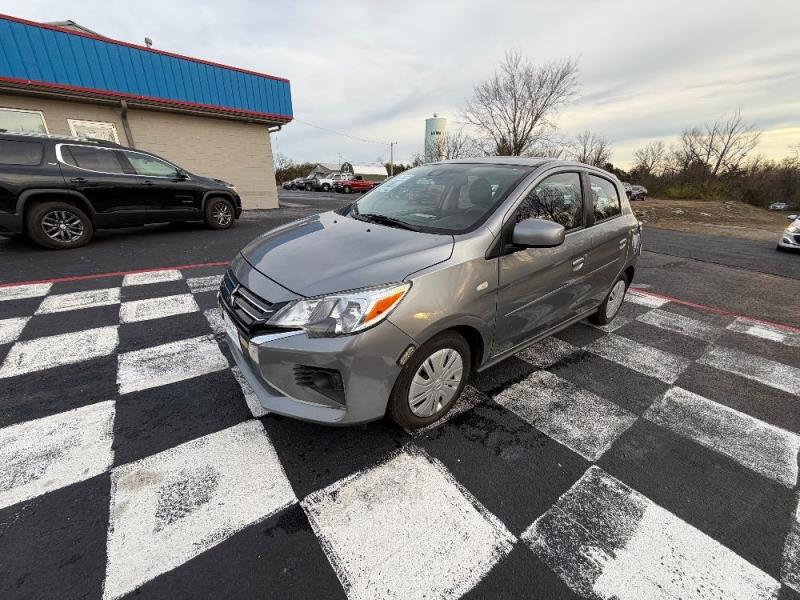 2022 Mitsubishi Mirage ES's photo