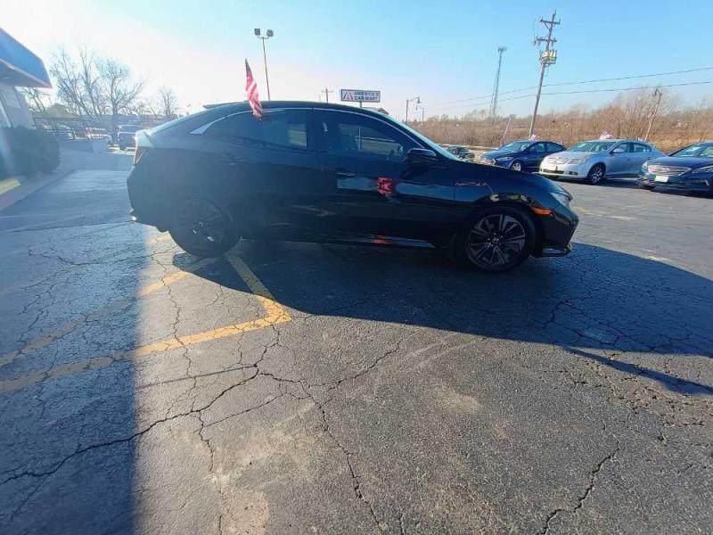 2018 Honda Civic Hatchback EX's photo